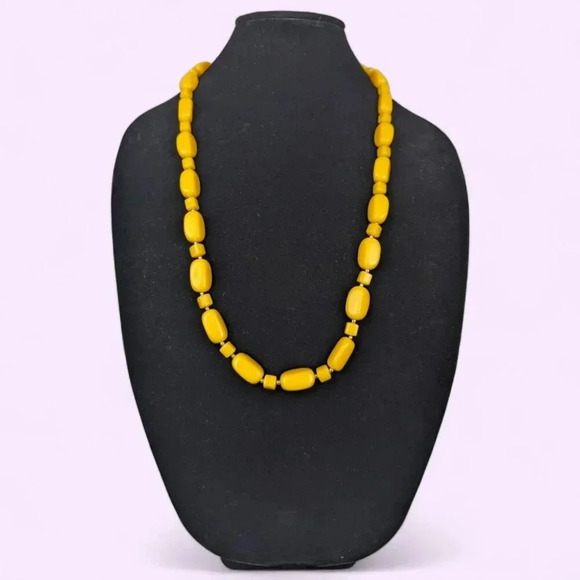 (2/$20) Yellow Vintage Plastic Beaded Necklace - Picture 1 of 6